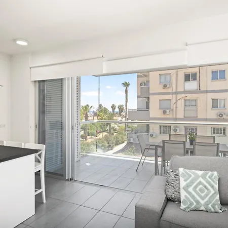 Mackenzie Urban 2 Bedroom Apartment *