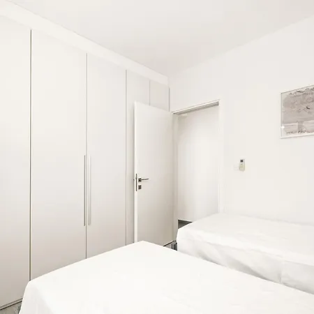 Apartment Mackenzie Urban 2 Bedroom *