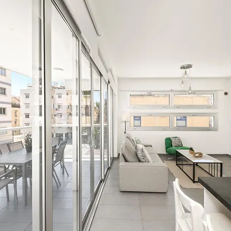 Mackenzie Urban 2 Bedroom Apartment *