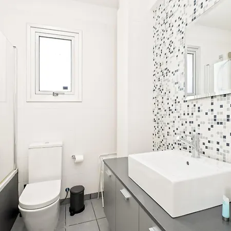 Apartment Mackenzie Urban 2 Bedroom Larnaka